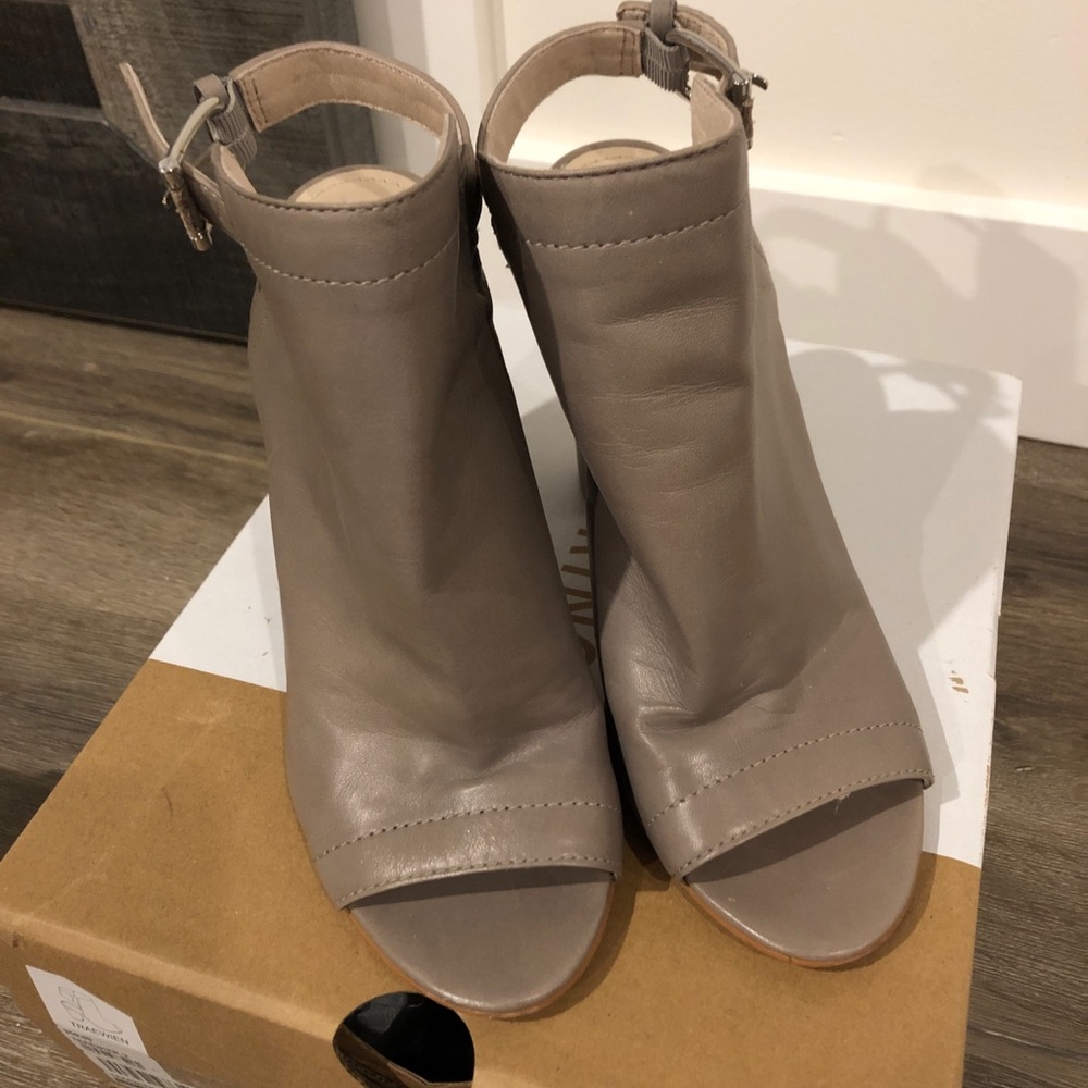 Like brand new Vince Camuto shoes